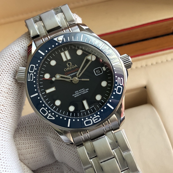 オメガ時計背面デザイン